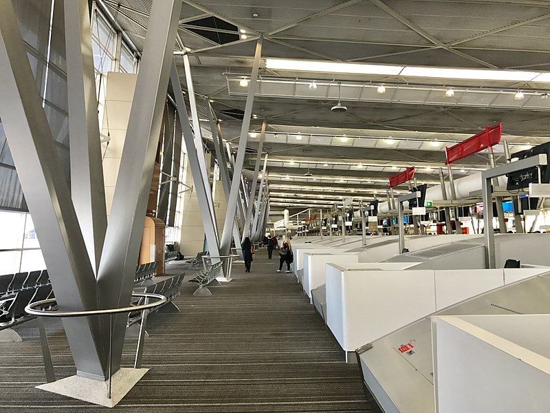 800px-Sydney_Airport_Virgin_Australia_Terminal_02